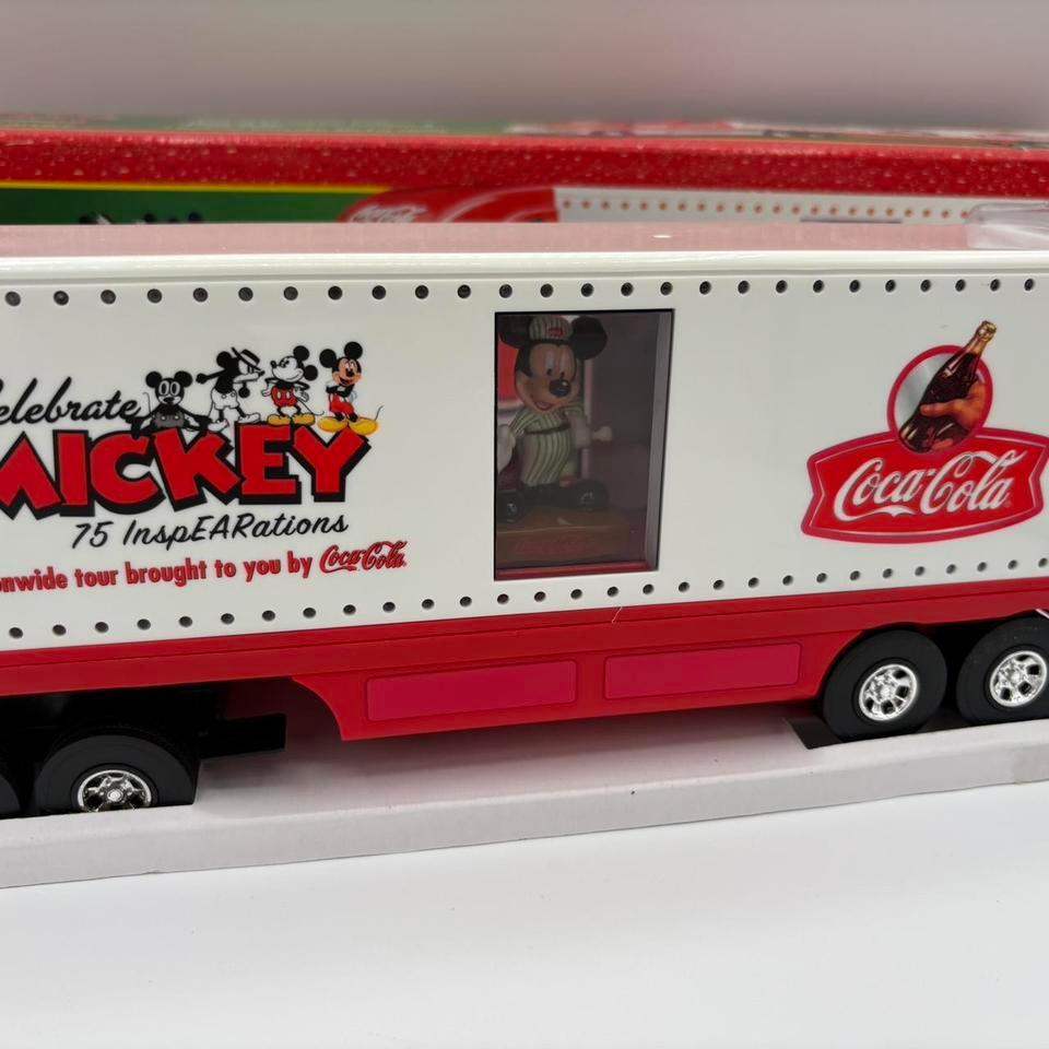 Coca Cola Mickey Mouse 2004 0889 3