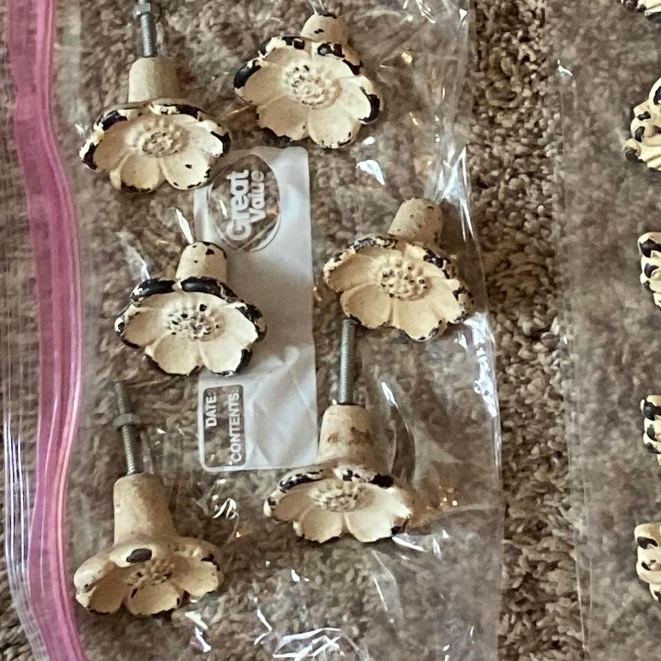 Cream Floral Cabinet Knobs Cabinetknobs 2079