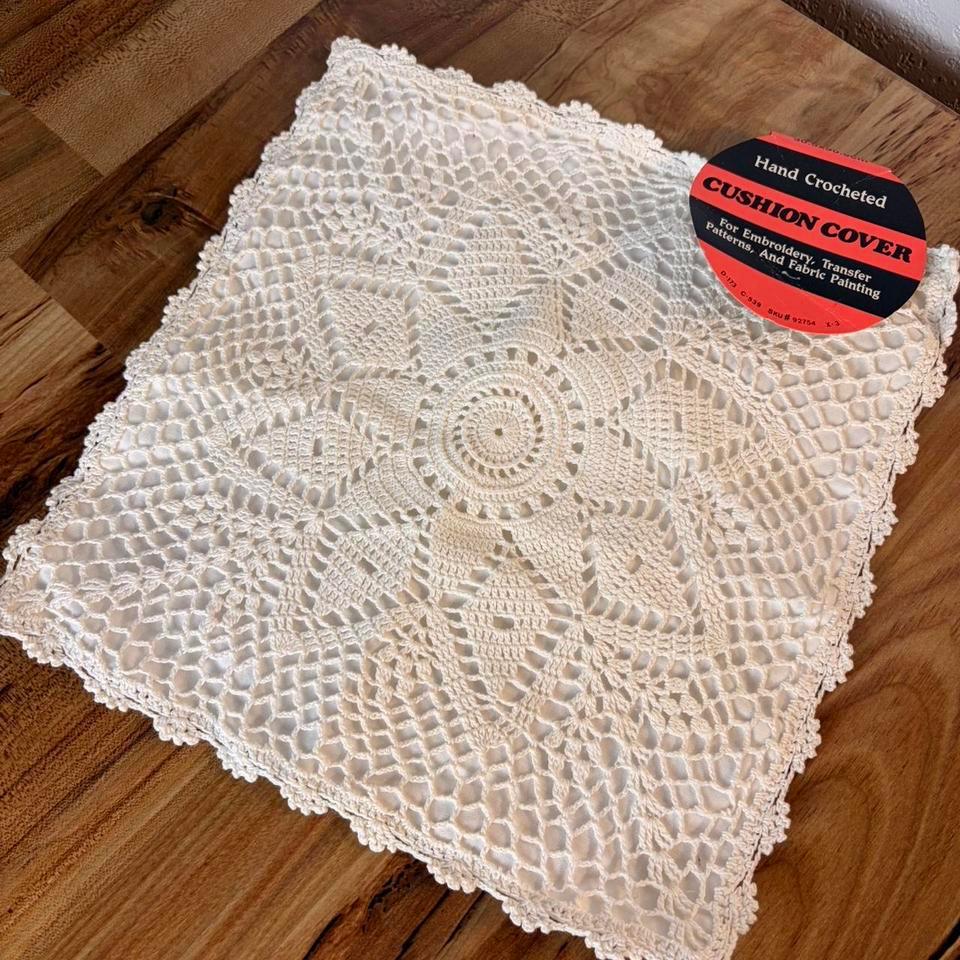 Vintage White Crochet Pillow 05a4