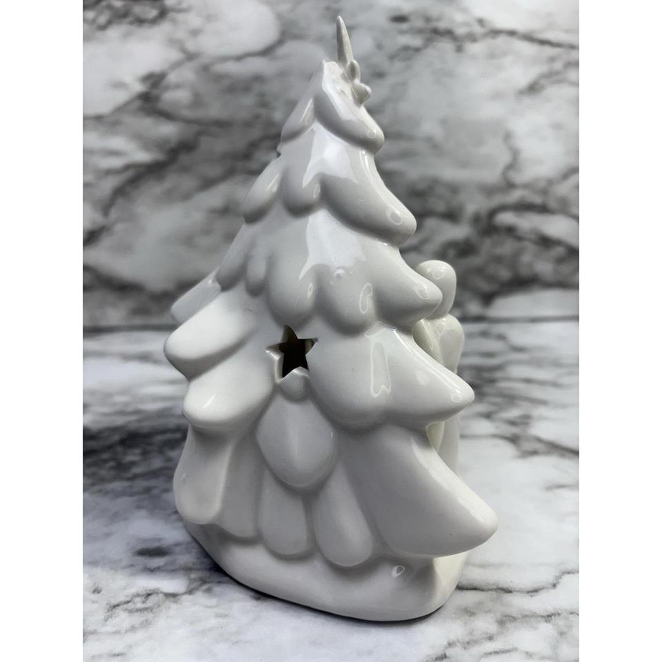 White Porcelain Nativity Scene In 3a57 5