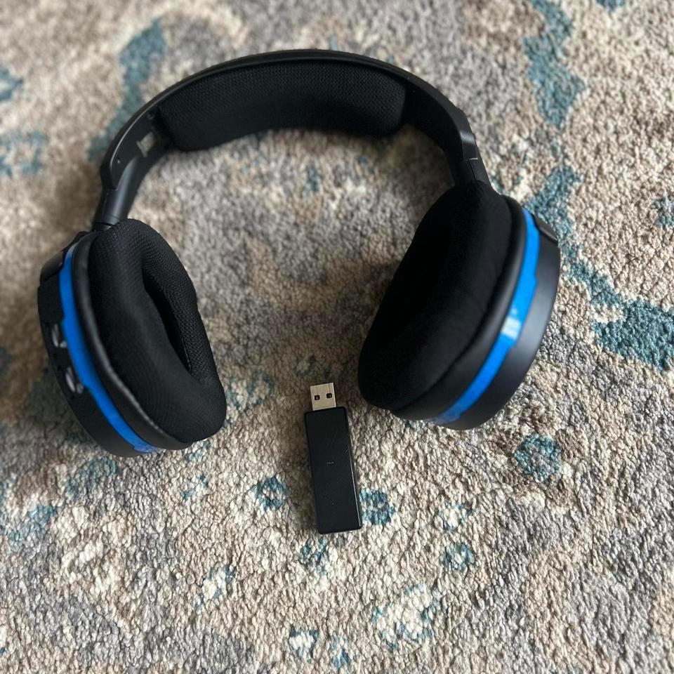 Ps4 Pro With 3 Controllers 2