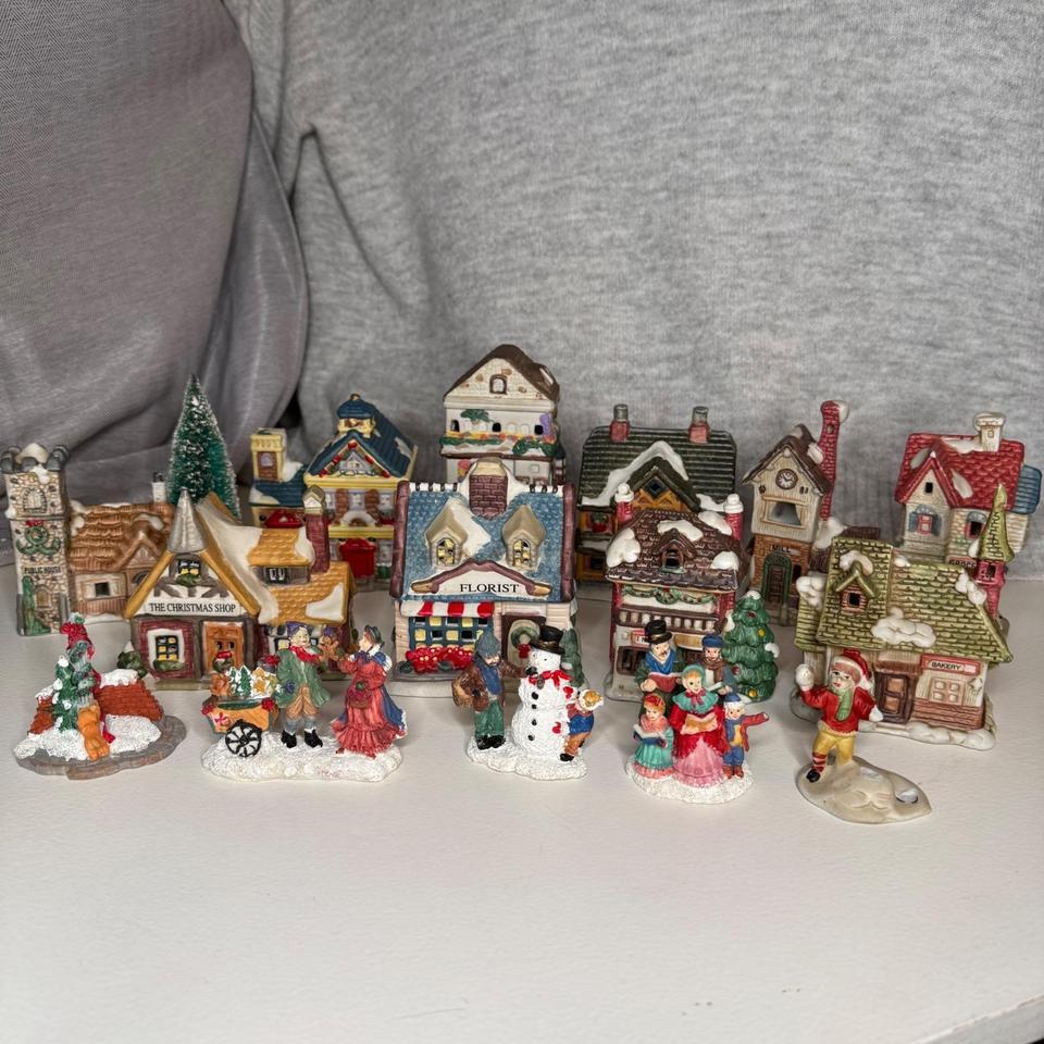 Christmas Village Lot 16pc Porcelain B7fd