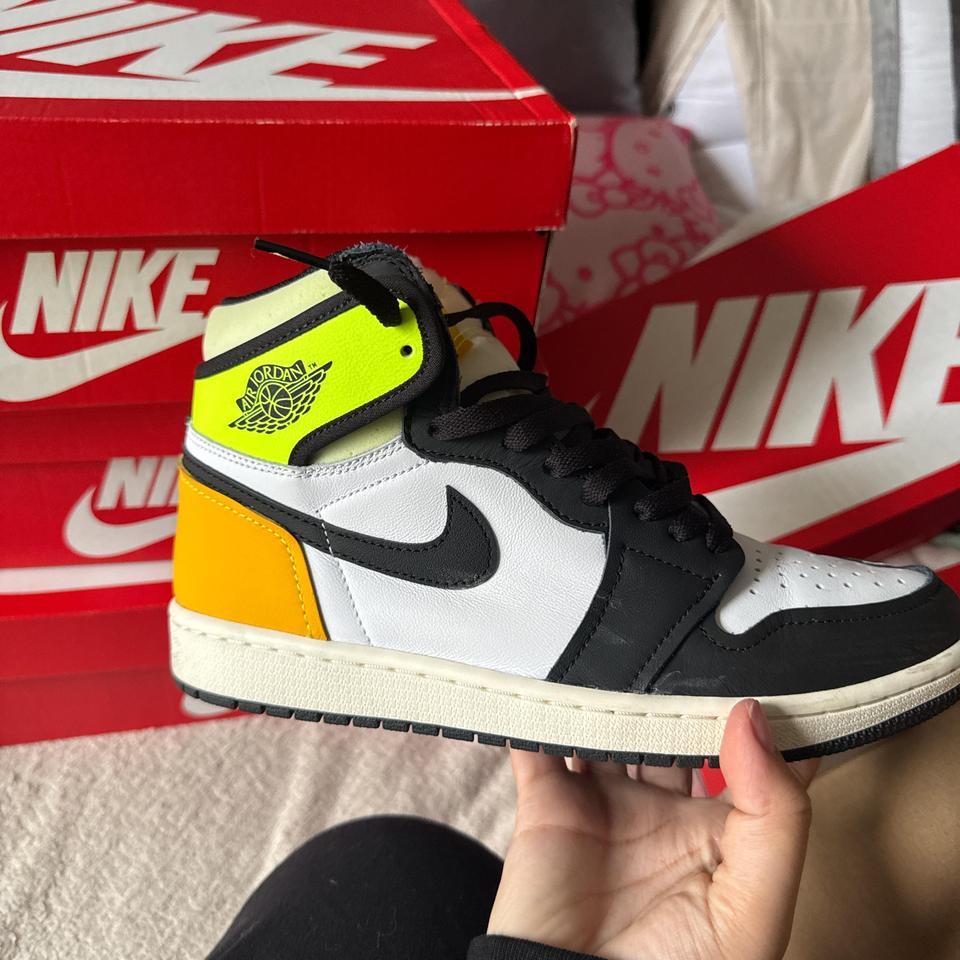 Jordan 1 Volt Sneakers Lifestyle 61c1