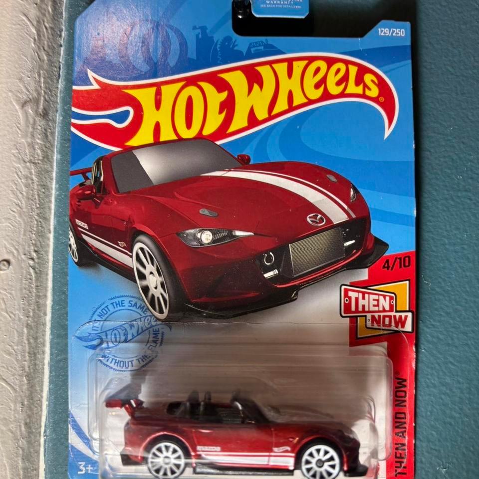 Hot Wheels Red Mazda Mx5 7658