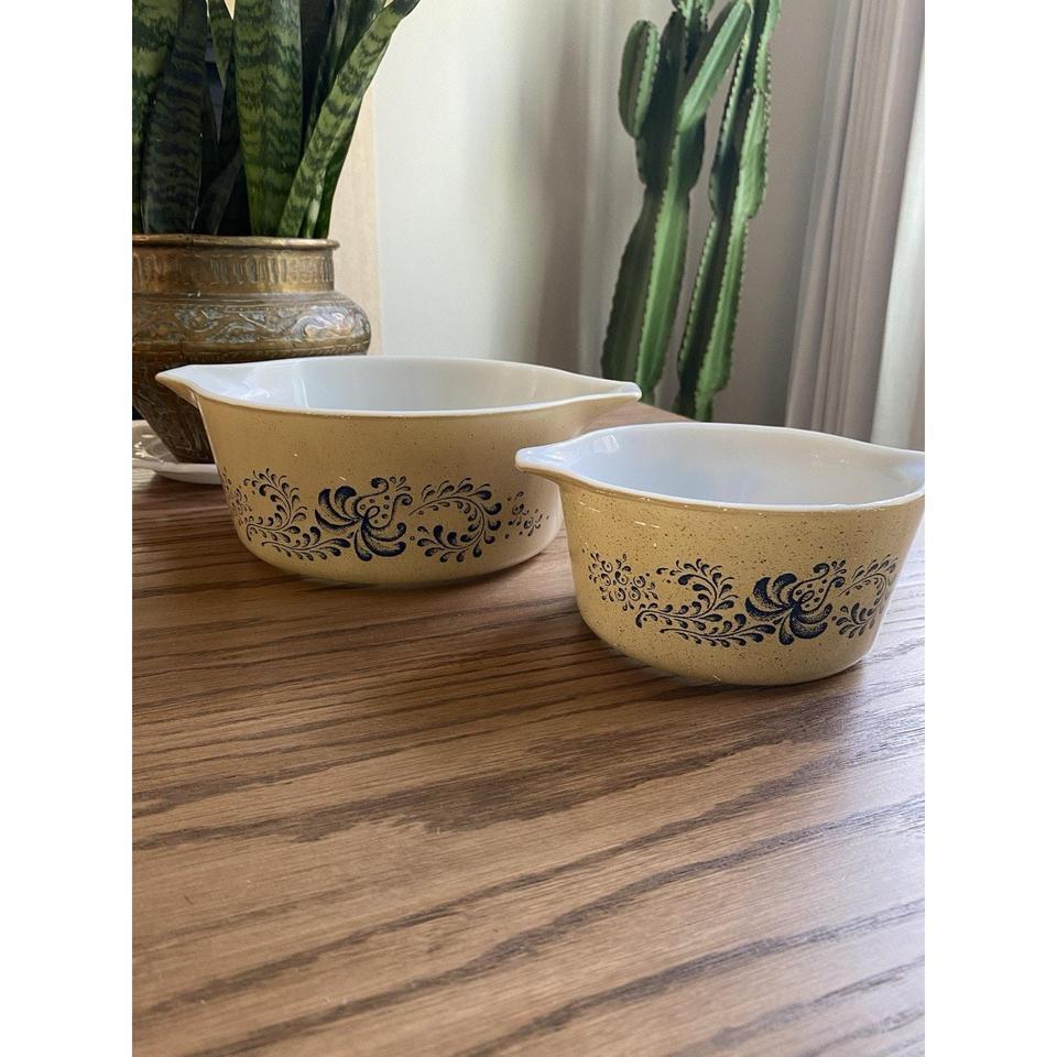 Set Of Two 1970s Pyrex 2