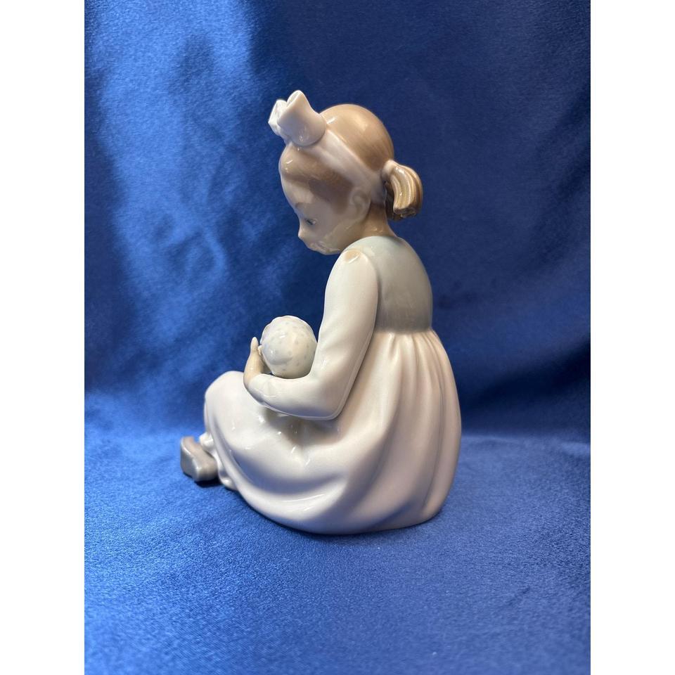 Porcelain Figurine Of Girl With 0396 4