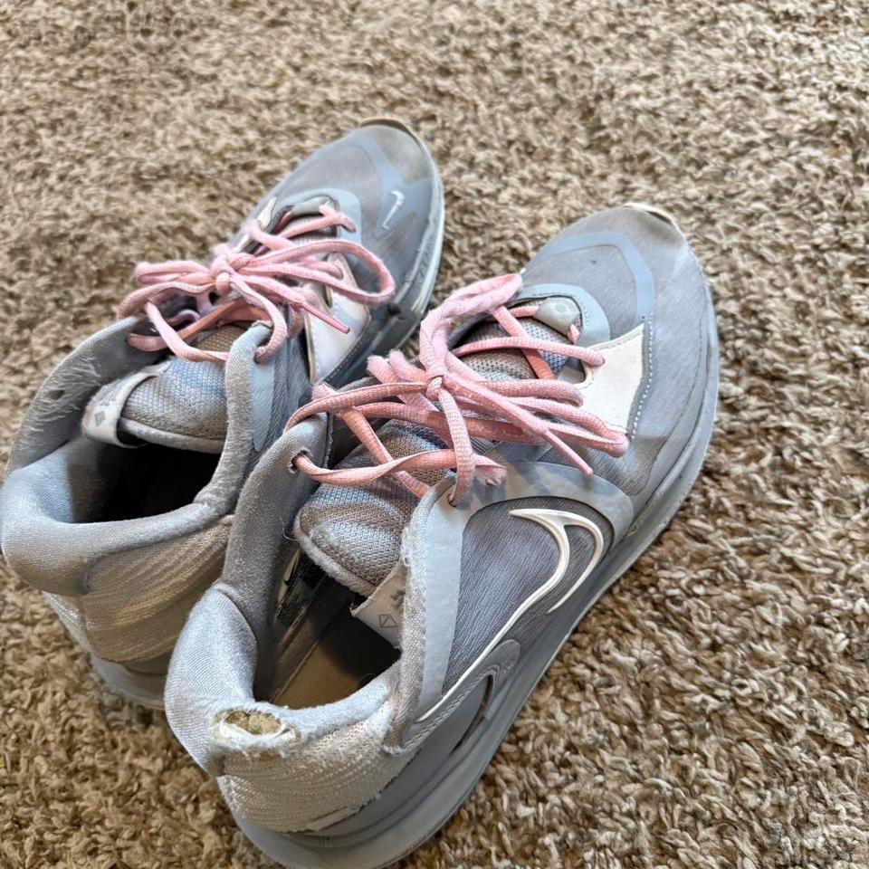 Grey And White Nike Kyrie B8d6 4