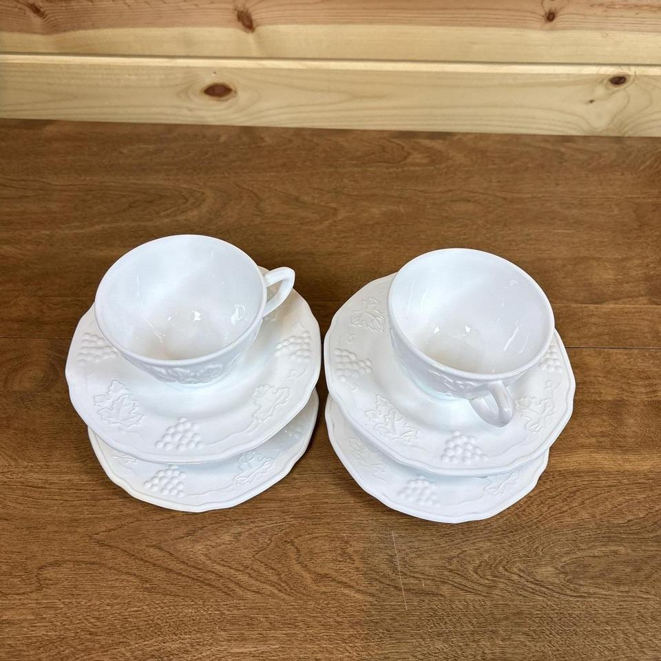 Westmoreland Milk Glass Paneled Grape Bae1 2