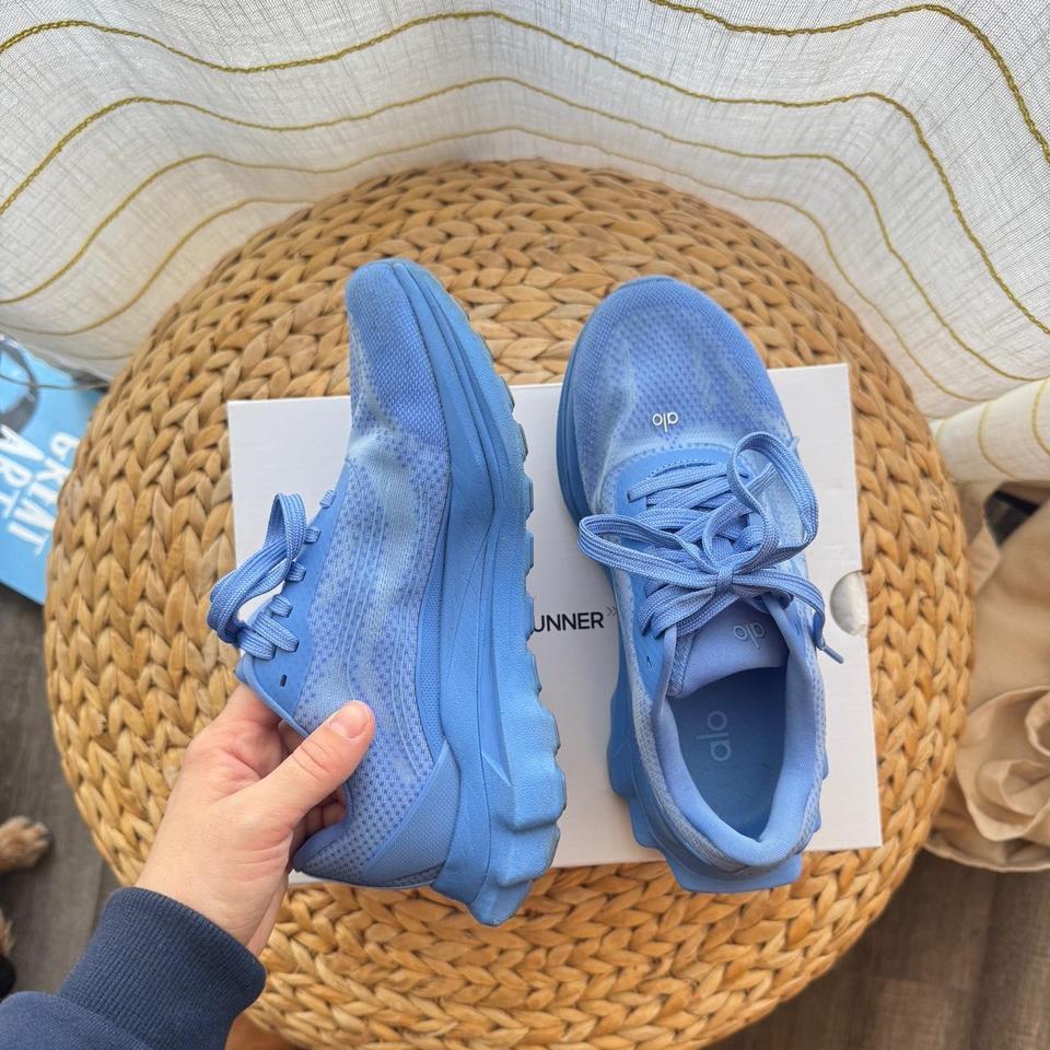 Alo Runner Sneakers In Crystal