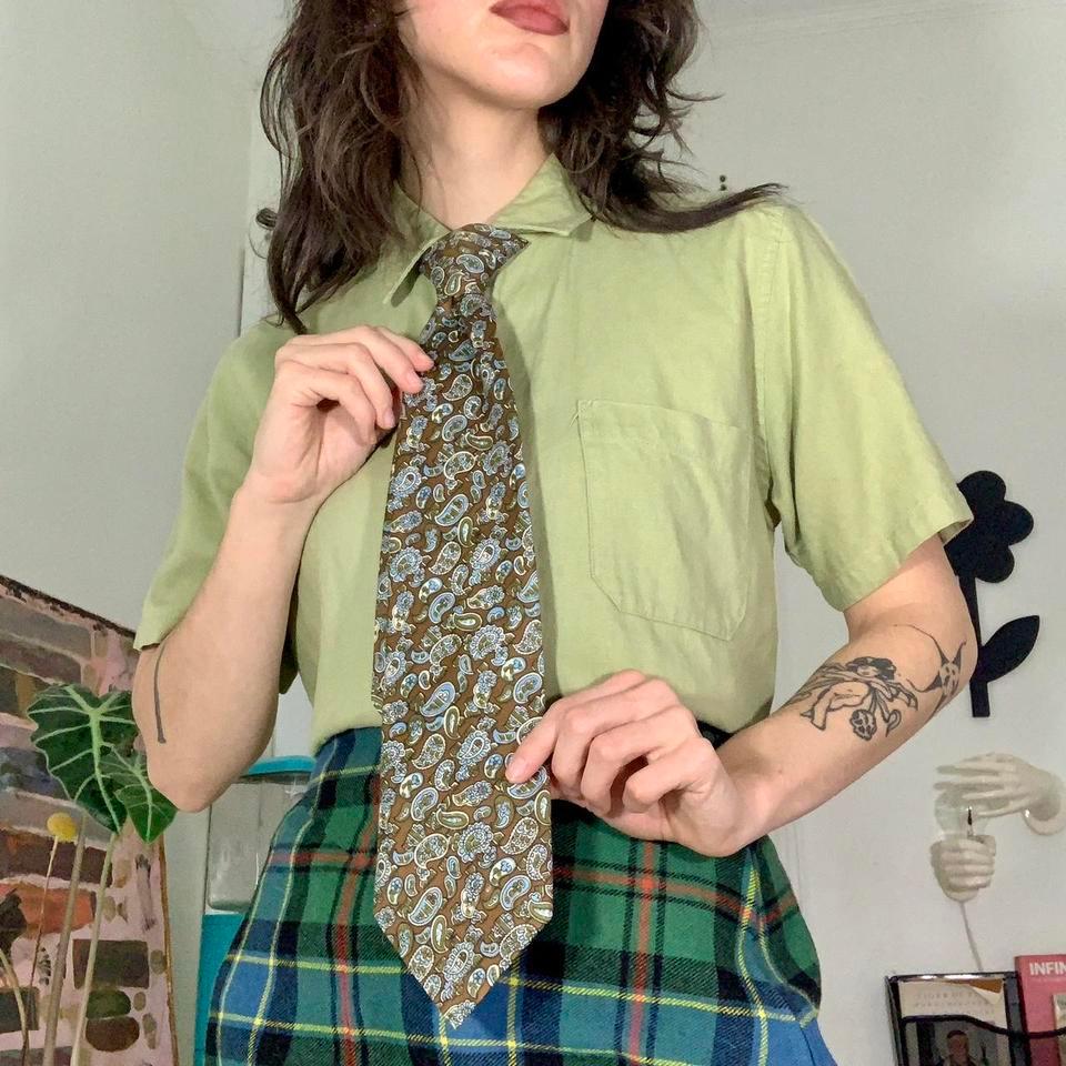 Greenbrownblue Funky Paisley Print Clip 3