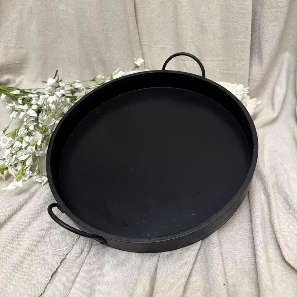 The Black Round Metal Serving 4aca 5