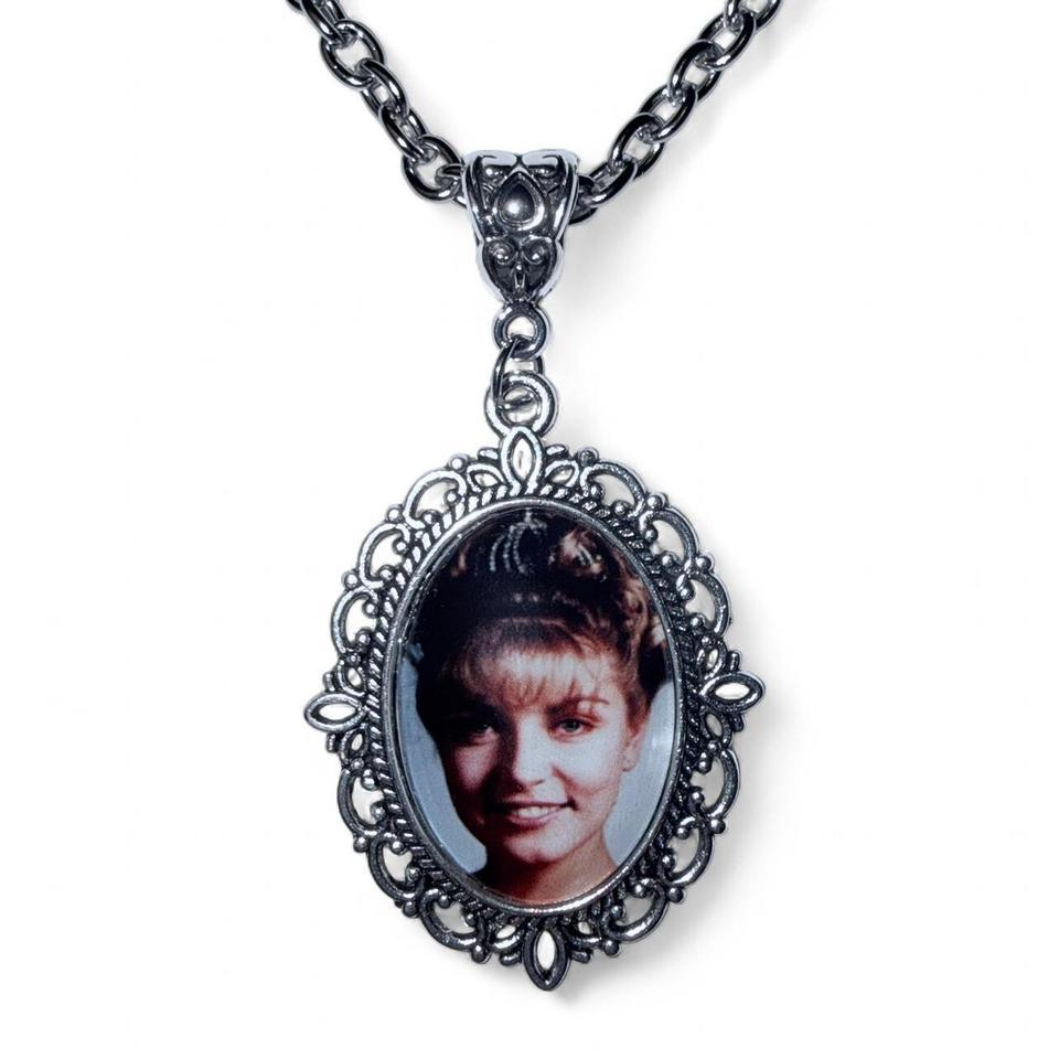 Laura Palmer Prom Queen Photo