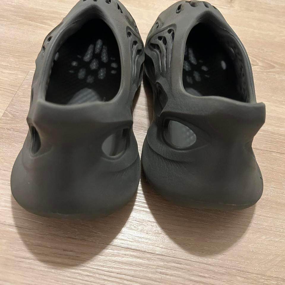 Yeezy Foam Runner Carbon Size 2b09 3