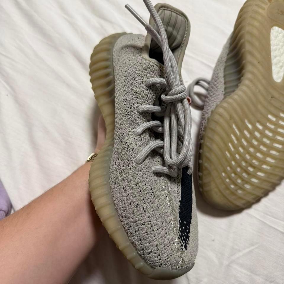 Yeezy 350 V2 Grey Trainers 57b6 3