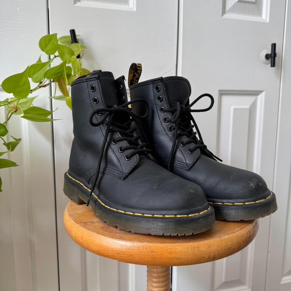 Dr Martens Black Lace Up F590