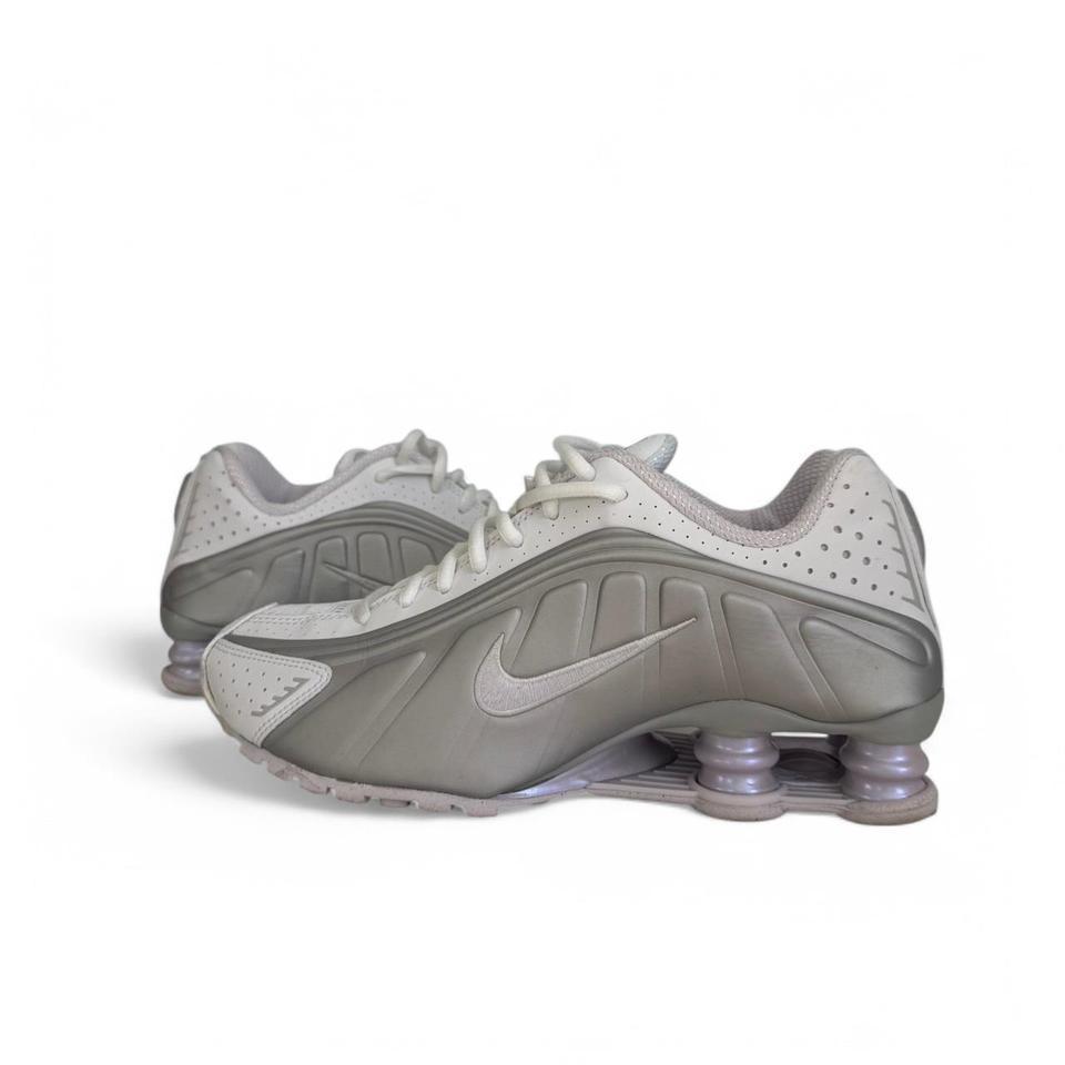 Nike Womens Shox R4 Whitebarely 3