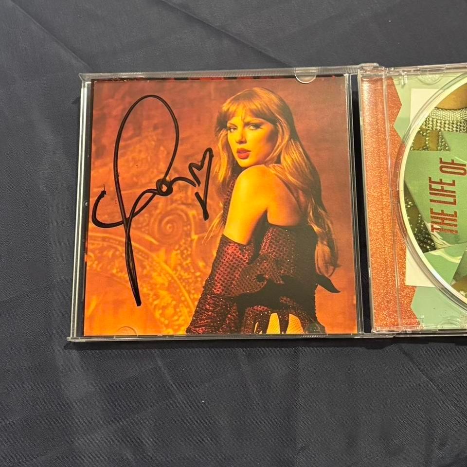 Taylor Swift Signed The Life F53b