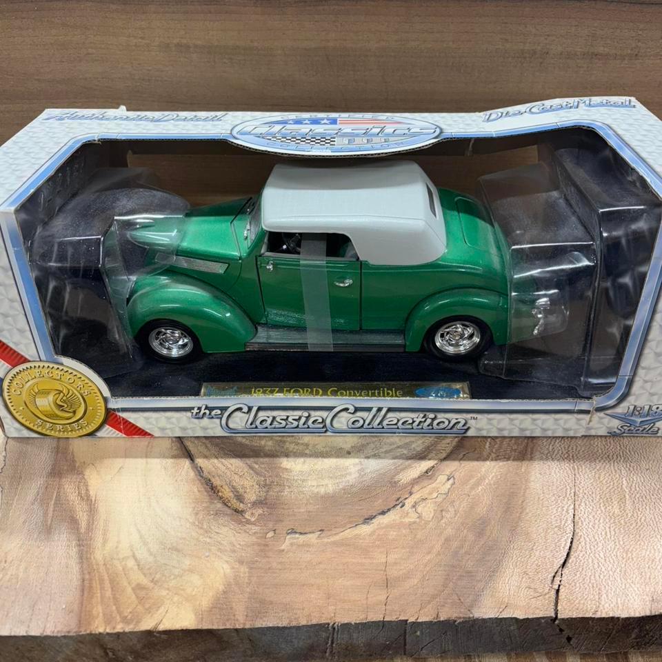 1937 Ford Convertible Green Diecast