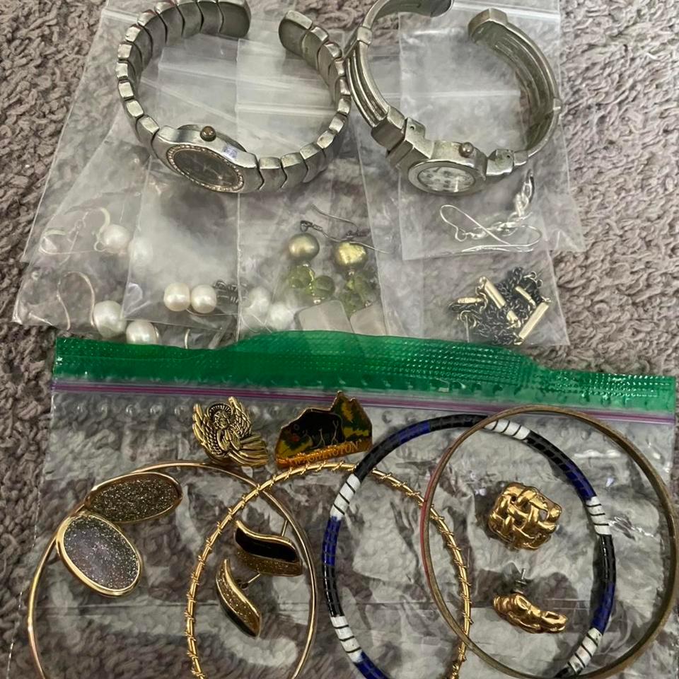 2 Pounds Of Random Jewelry Cbab 2