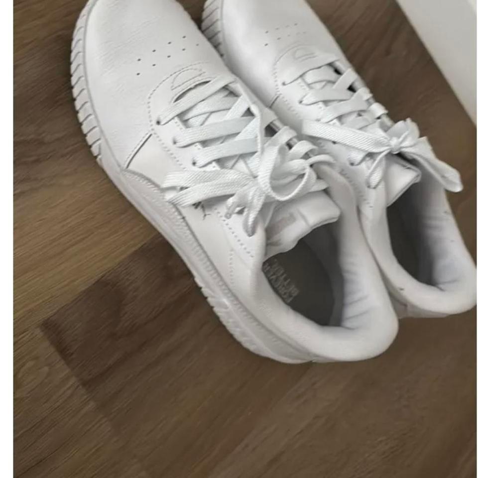 White Puma Sneakers Work 5