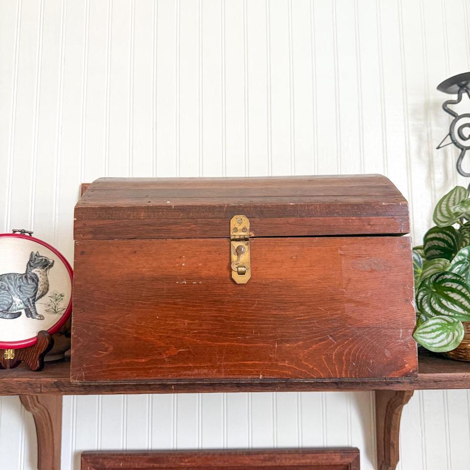 Small Vintage Wooden Trunk With 9ad5