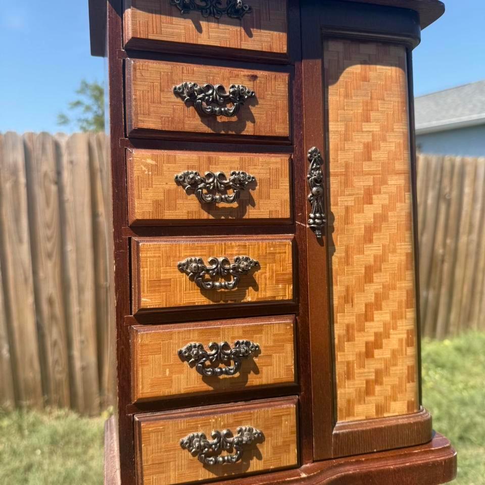 Vintage Standing Jewelry Box With 7b31 3