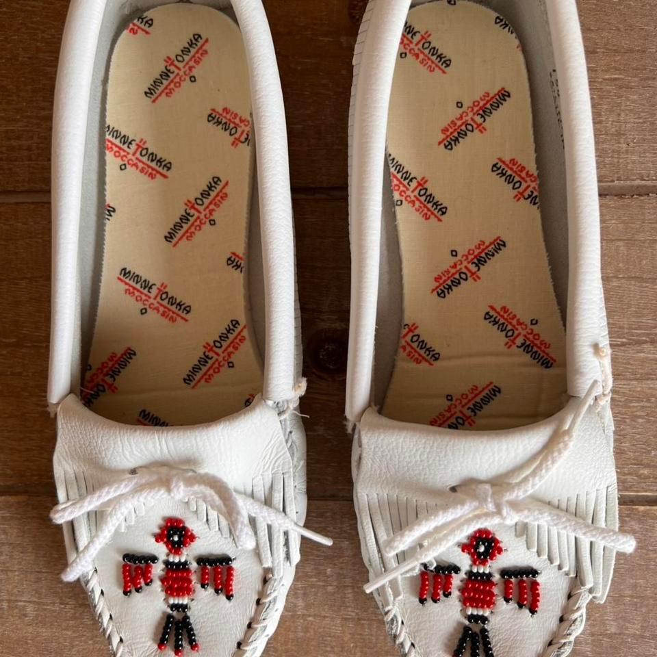 White Minnetonka Moccasins With Red Ded2 2