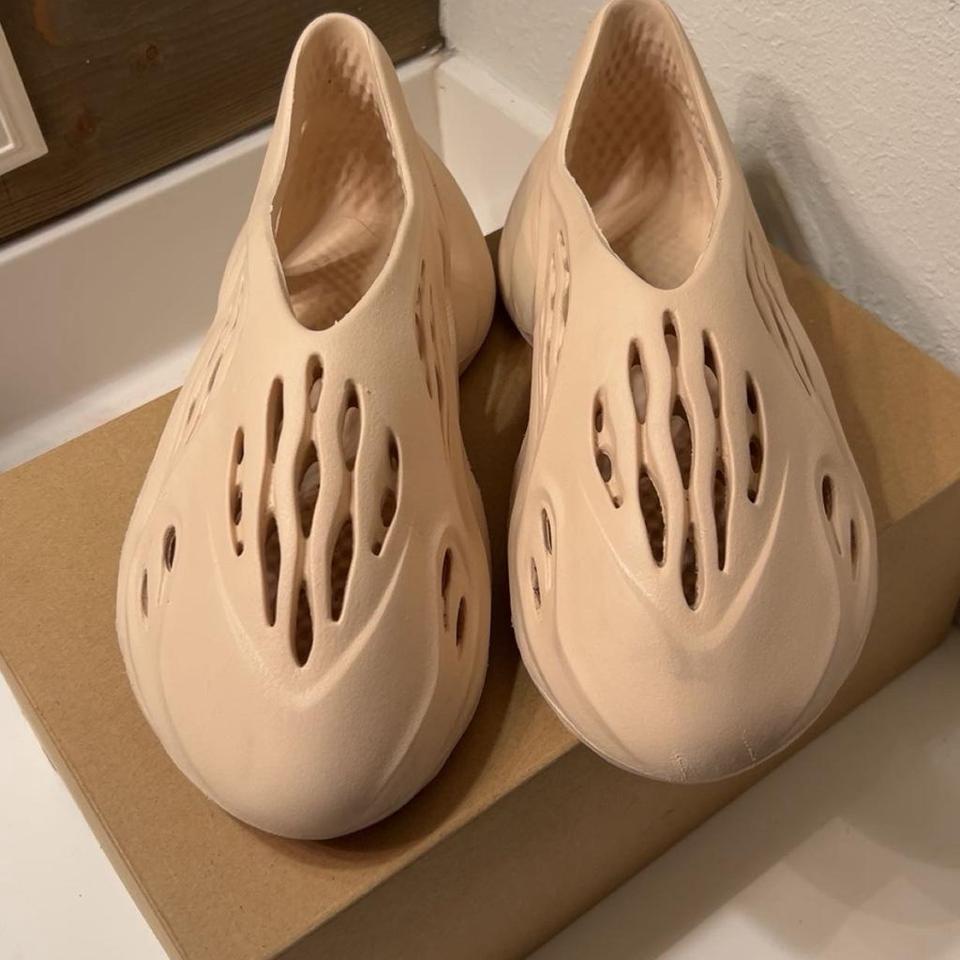 Yeezy Foam Rnnrs Desert Sand 2e96 4