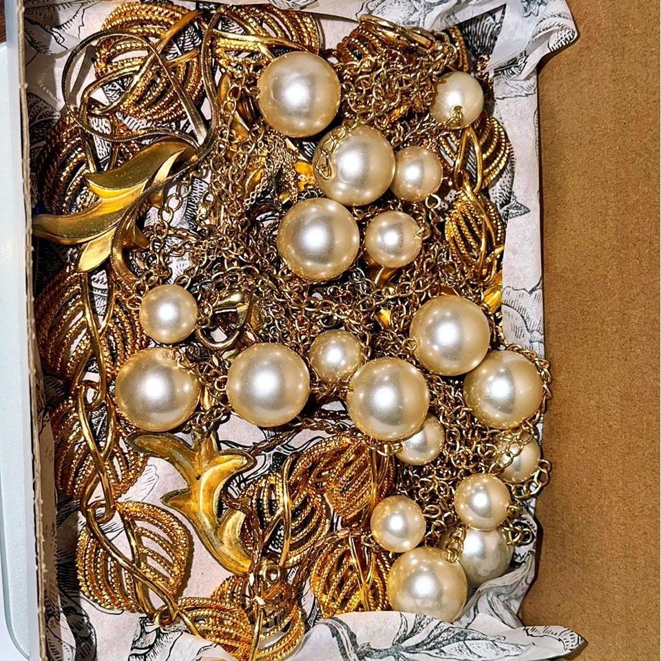 Gold Tone Junk Jewelry 4cfc 2