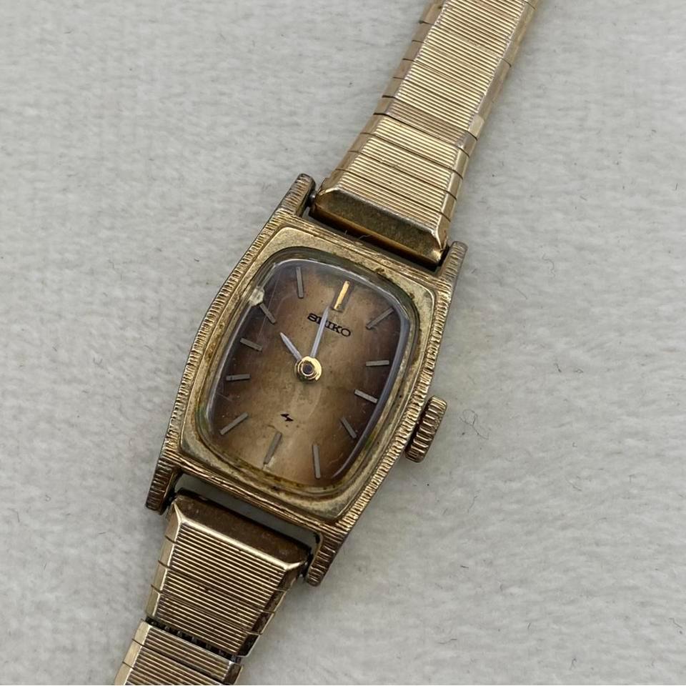 Vintage Dainty Seiko Gold Watch E70a 2
