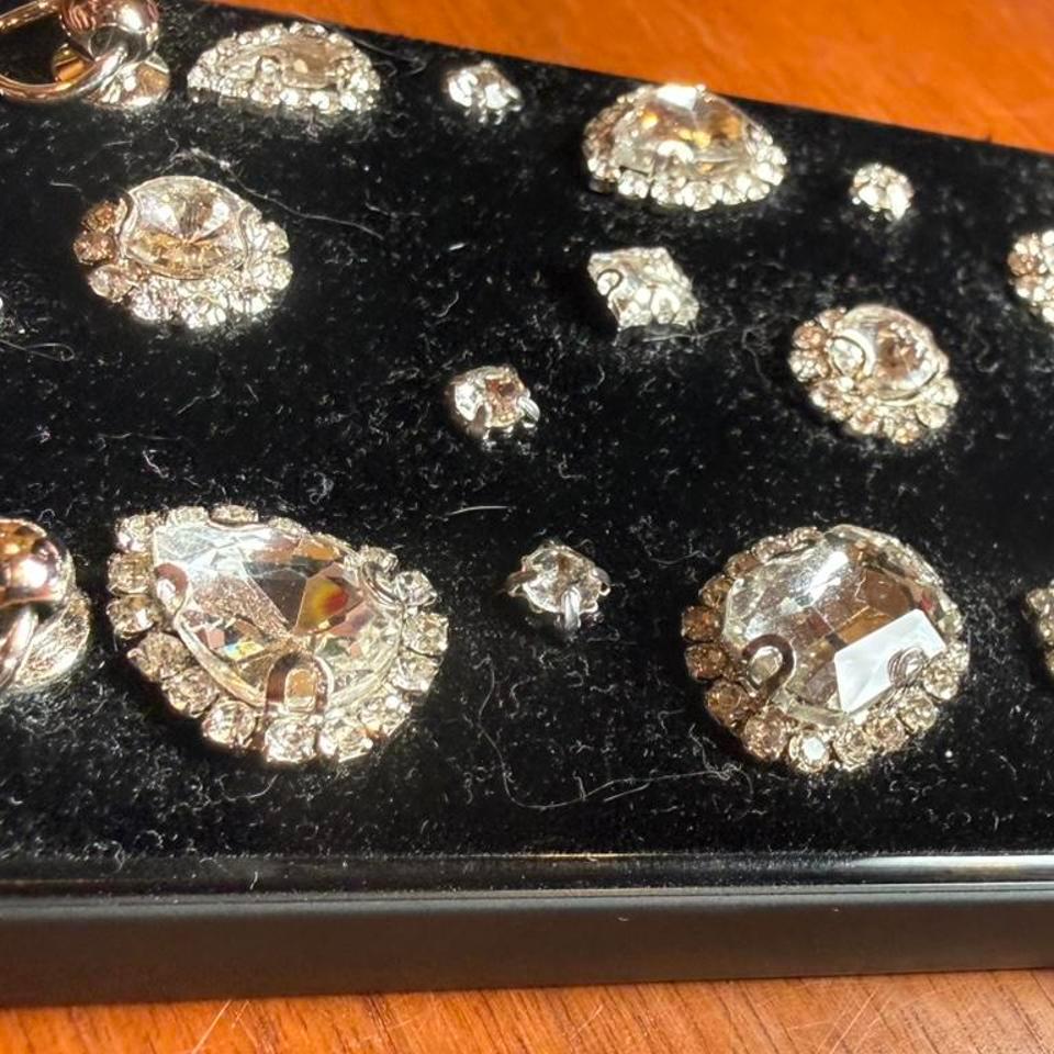 Velvet Embellished Blingy Iphone 16 6b36 3