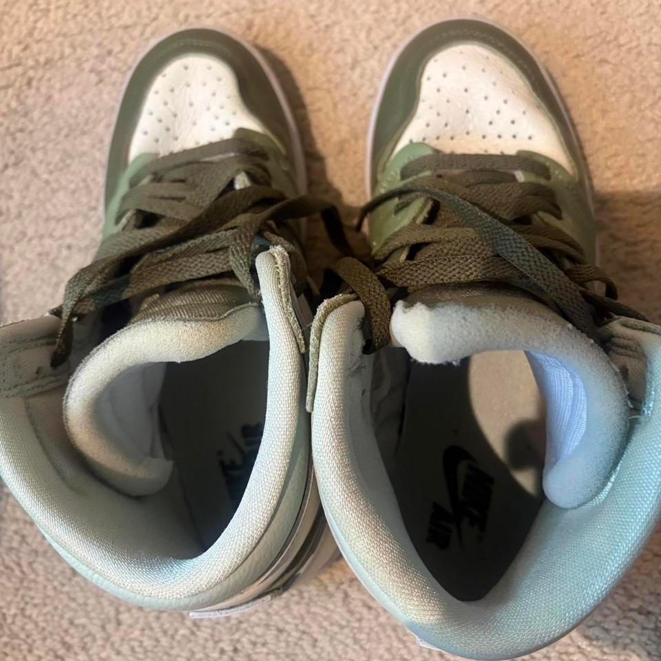 Nike Air Jordan 1 High A945 6