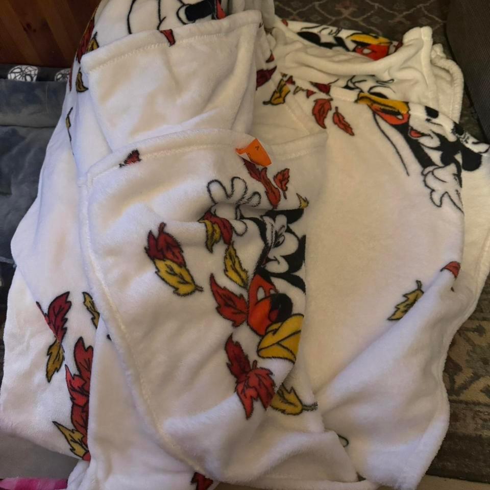 Mickey Mouse Fleece Fall Blanket 2