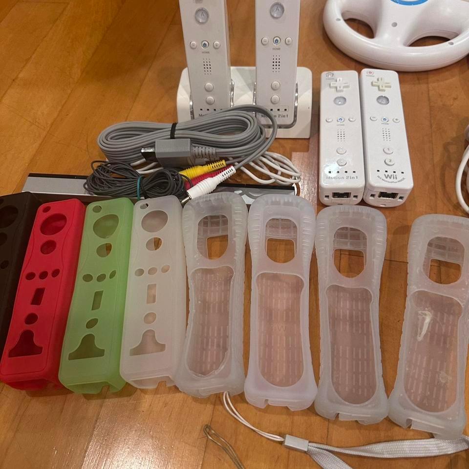 Complete Wii Nintendo Controller Set 3