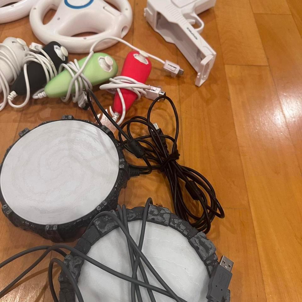 Complete Wii Nintendo Controller Set 5