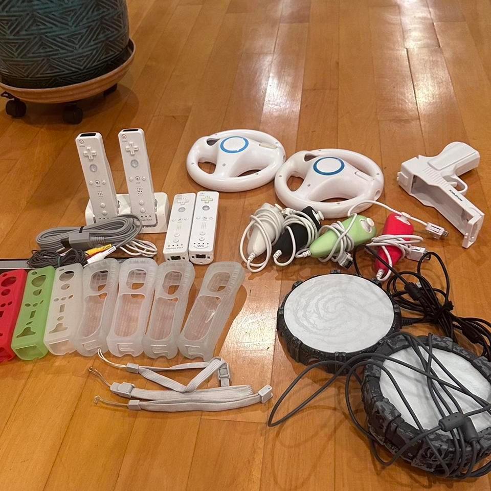 Complete Wii Nintendo Controller Set 2