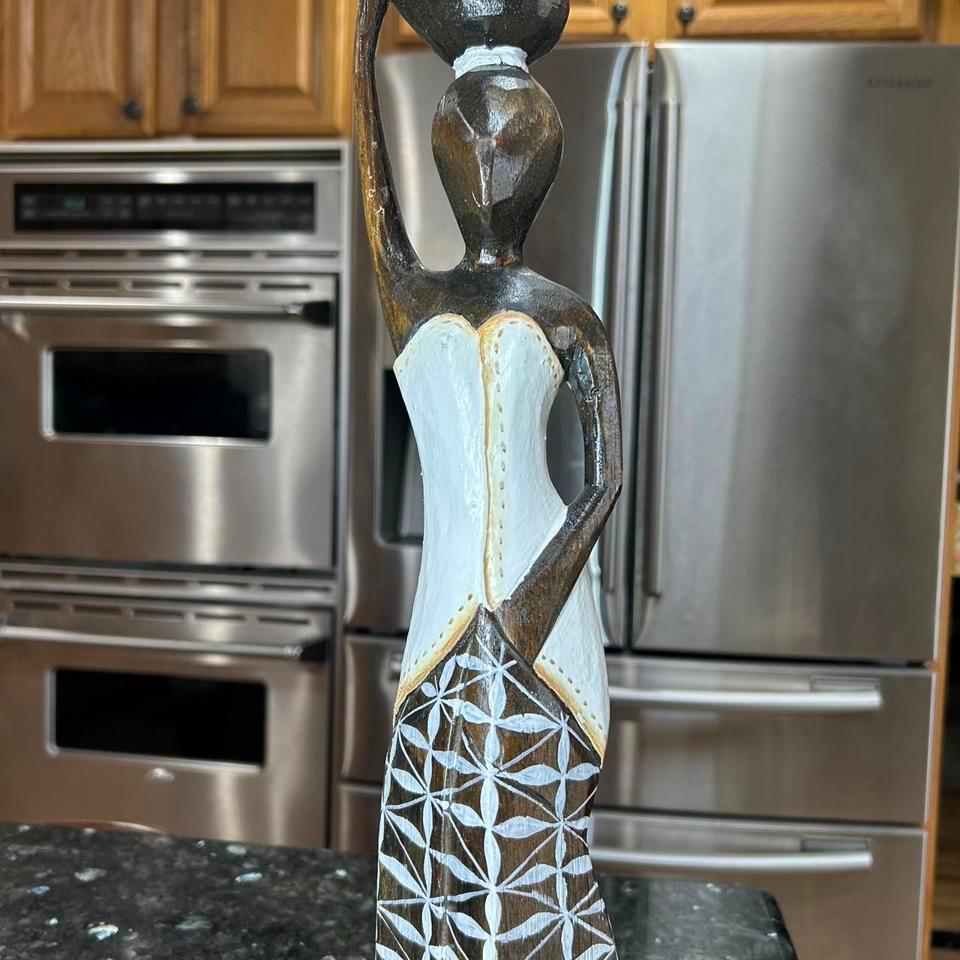 Vintage Hand Carved Wooden African Queen D227 7