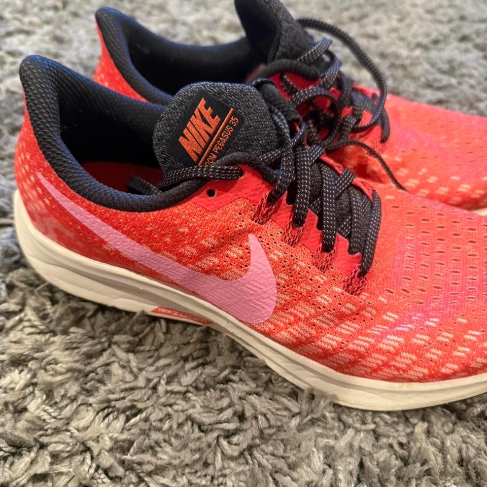 Super Cute Hardly Worn Nike 2