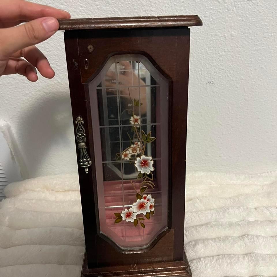 Vintage Wooden Jewelry Box With C34a