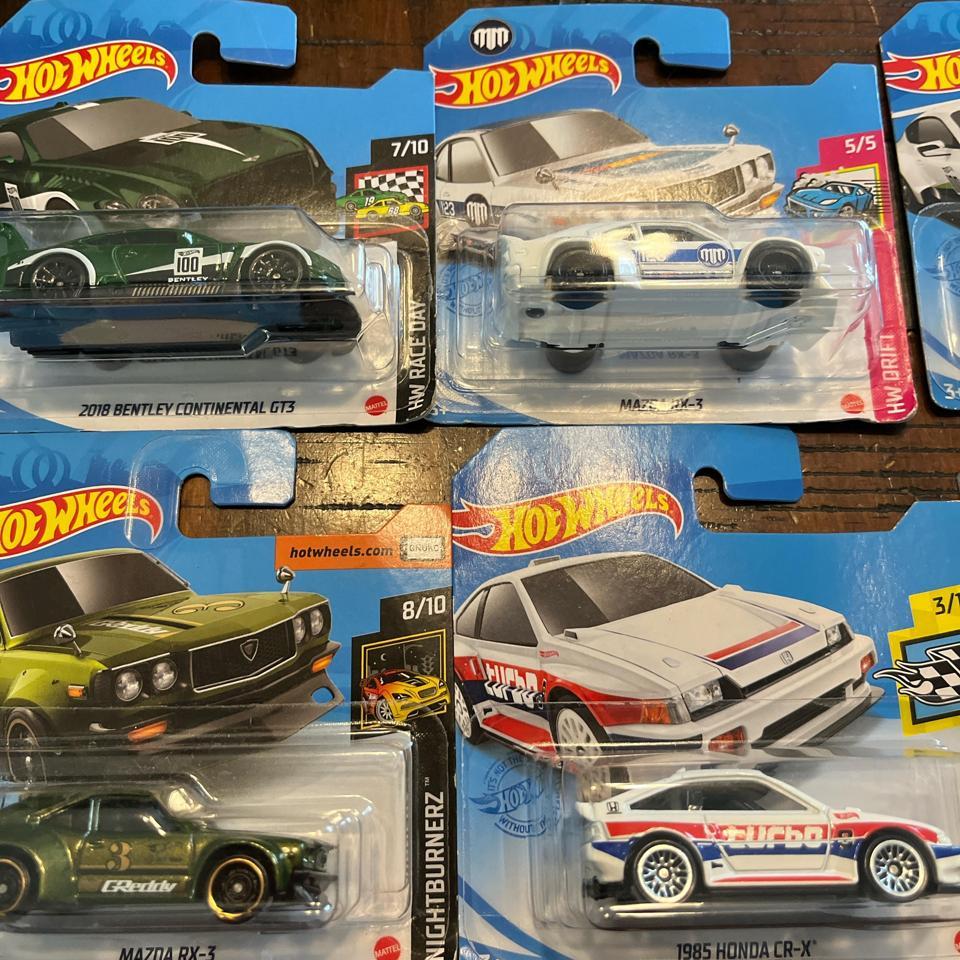 Hot Wheels 10 Car Set With 2