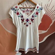 Johnny Was Los Angeles Embroidered Tunic Top White Bird Floral V Neck Smocked M
