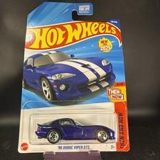 Hot Wheels Blue ‘96 Dodge Viper GTS 176/250 Then and Now 4/10