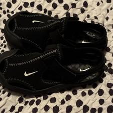 Nike Kids Black Athletic Sandals Hook & Loop Adjustable Strap Logo Flat Toe