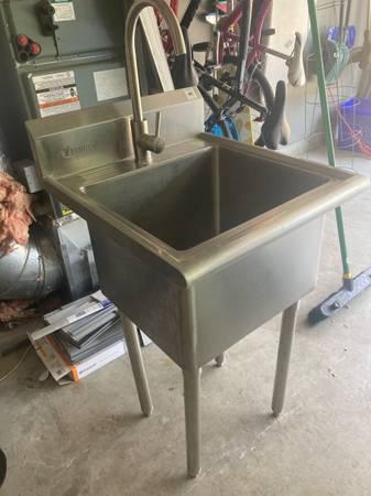 Utility sink with faucet