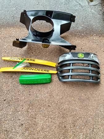 John Deere fits X300 parts for hood