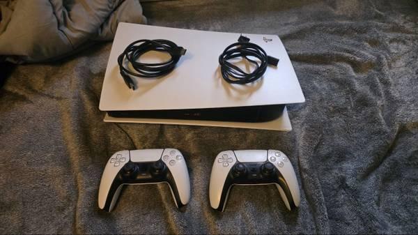 PS5 Disc Edition + 2 Controllers