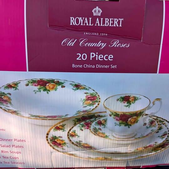 NEW Vintage Royal Albert Old Country 1962 20-Piece Set