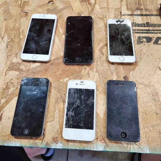 Broken IPhones and IPads lot