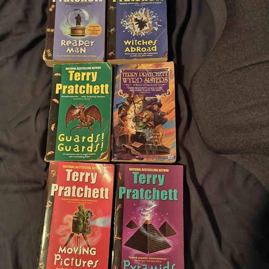 Terry Pratchett Discworld lot