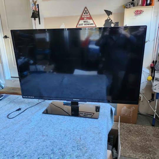 Magnavox 42-in TV